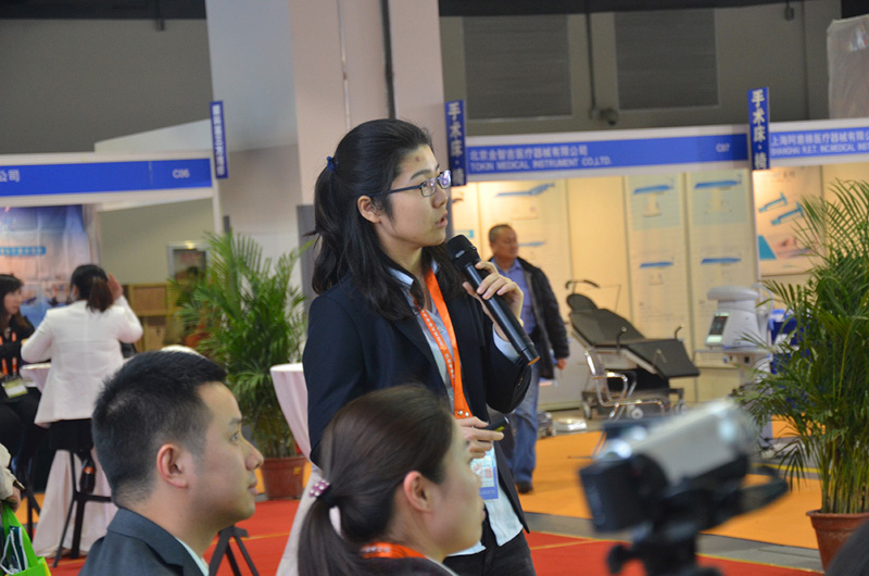 我院汪晓倩副院长在第十五届国际眼科学学术会议上作主题报告